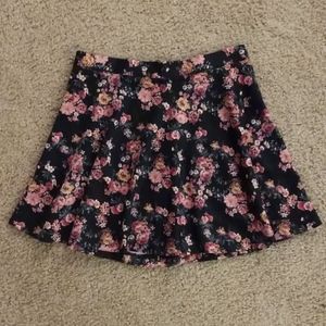 4/$20🌺 Floral Skater Skirt